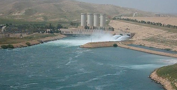 Irak ordusu Musul Barajı'nı ele geçirdi