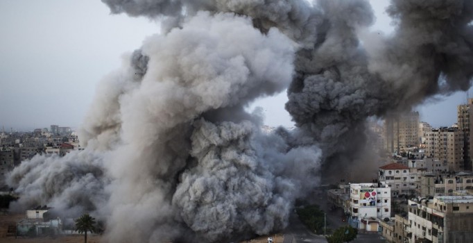 İsrail'den Lübnan'a topçu saldırısı