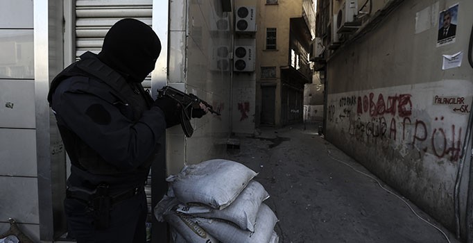 Diyarbakır Sur'da 2 asker ve 2 polis yaralandı