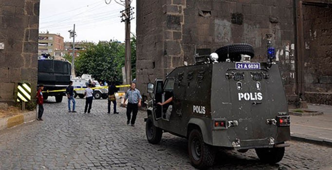 Bitlis ve Diyarbakır'dan
acı haber: 3 şehit, 9 yaralı