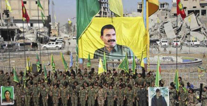 Terör örgütü PKK Rakka'da gövde gösterisi yaptı