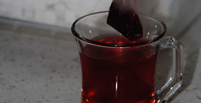 Bitkisel çaylar dikkatli tüketilmeli