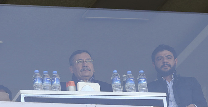Melih Gökçek, Osmanlıspor-Karabükspor karşılaşmasını izledi