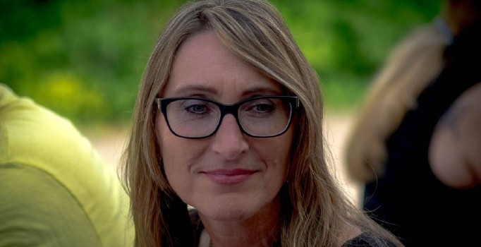 Alman politikacı boğazı kesilmiş halde bulundu