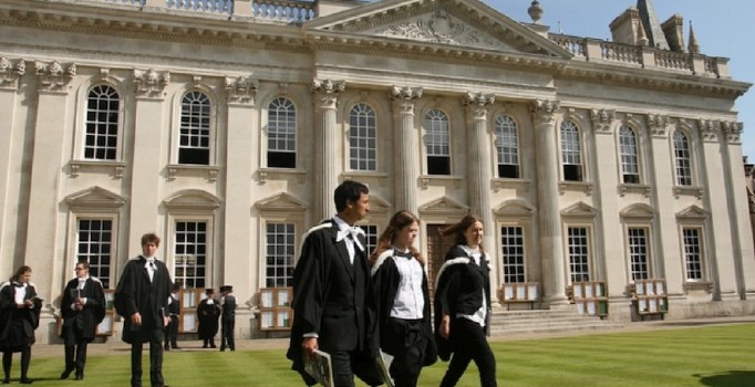 Oxford ve Cambridge siyahi öğrenci almıyor