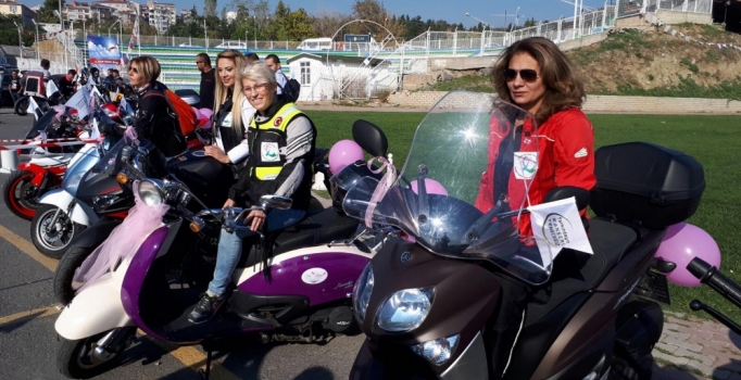 Meme kanserine motosikletle dikkat çektiler 