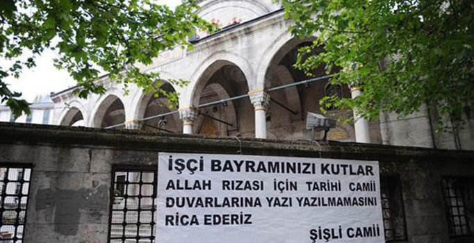 1 Mayıs klasiği cami duvarında