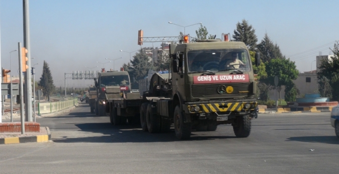Kilis'e obüs ve tank sevkiyatı