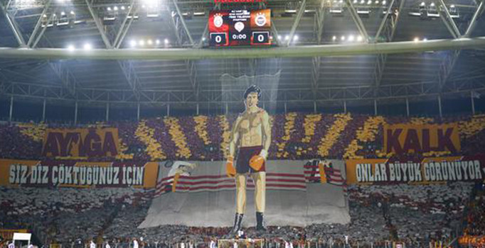 Galatasaray Taraftarından Rocky Balboa Kareografisi
