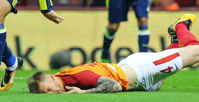 Galatasaray'da Serdar Aziz sakatlandı! Erken değişiklik