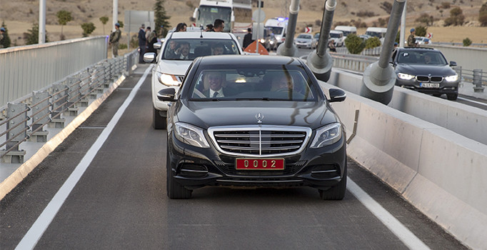 Başbakan Yıldırım Elazığ'da direksiyona geçti