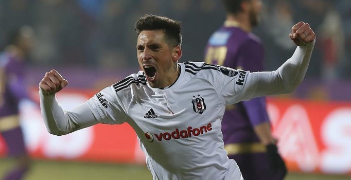 Jose Sosa deplasmanlarda uçuyor