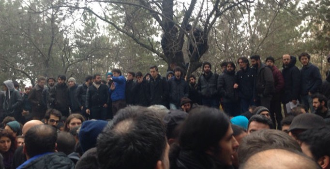 ODTÜ'de namaz kılan bir gruba karşıt görüşlü öğrenciler saldırdı