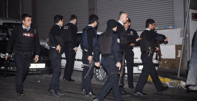 İstanbul Gaziosmanpaşa'da PKK operasyonu: 2  terörist öldürüldü 4 polis yaralandı