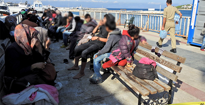 Çeşme'de 5 operasyonda 272 kaçak yakalandı