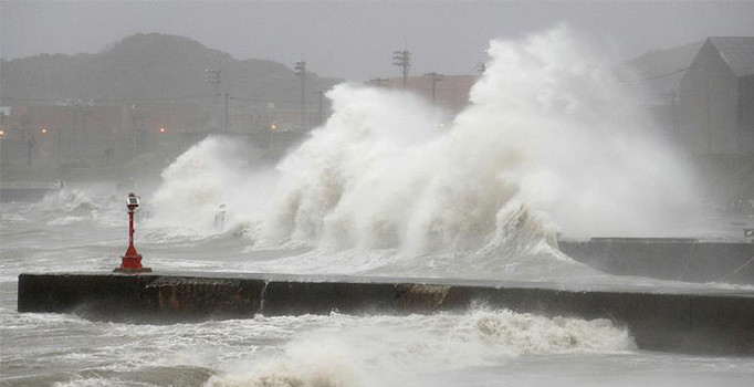 Japonya'da Lan tayfunu: 5 ölü