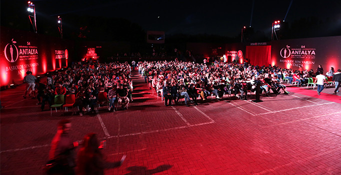 "İnsan Seli" filminin gösterimi yarıda kaldı