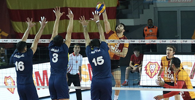 Türkiye Erkekler Voleybol Ligi'nde Galatasaray Fenerbahçe'ye 3-0 yenildi