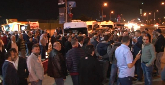 Servisçiler Kartal'da eylem yaptı