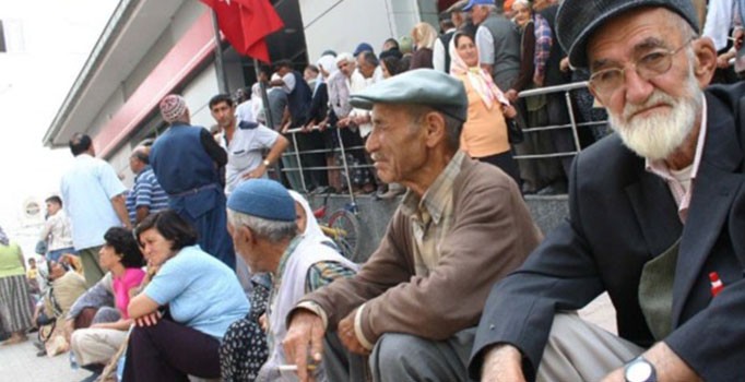 Emeklilere 100 lira seyyanen zam tasarısı Genel Kurul'da