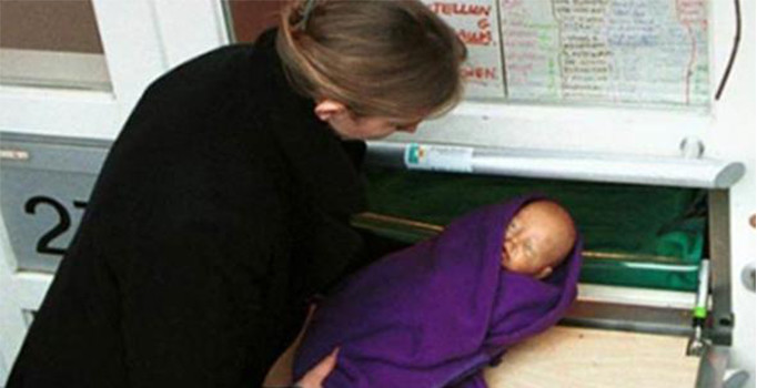 Danimarka'da istenmeyen çocuklar için "bebek bırakma kabinleri"