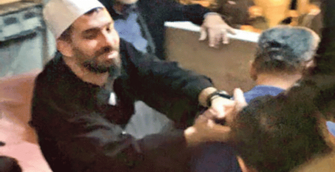 Barcelonalı Arda Eyüp Sultan'da mevlid dinledi