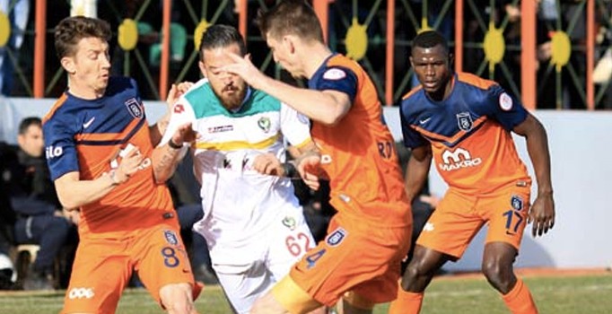 Medipol Başakşehir 9 kişi kalan Amedspor'a takıldı