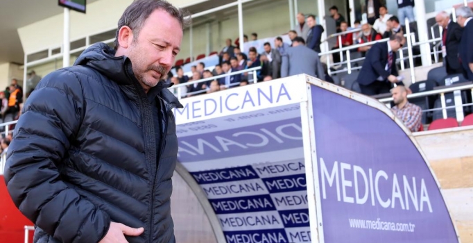 "Üç büyükler"e karşı şanssızlığı sürüyor