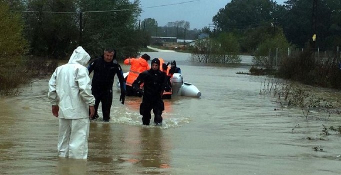 Son dakika! Tekirdağ'da askeri araç sel sularına kapıldı! 1 asker kayıp, 4 asker yaralı