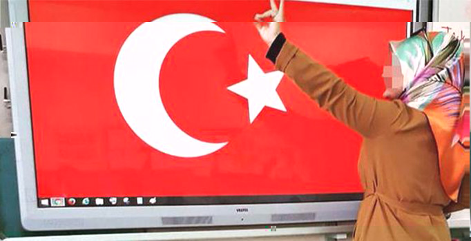 Sınıfta bozkurt işareti yapan öğretmene inceleme