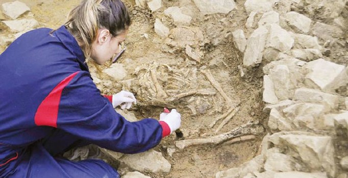 Beşiktaş'taki metro kazısında 3 bin 500 yıllık Türk mezarları bulundu