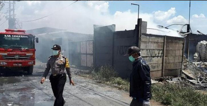 Endonezya'da polis karakoluna saldırı