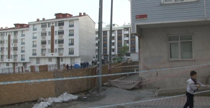 İnşaat alanında toprak kaydı, 12 bina boşaltıldı