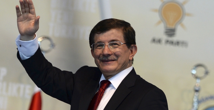 Davutoğlu: Nezaket ziyaretine arka kapıdan girilir mi?
