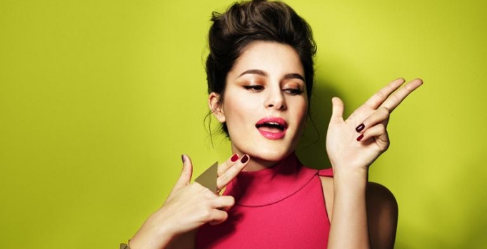 Şarkıcı Atiye önümüzdeki yaz nikah masasına oturacak