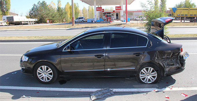 Bakan Yılmaz'ın konvoyunda kaza