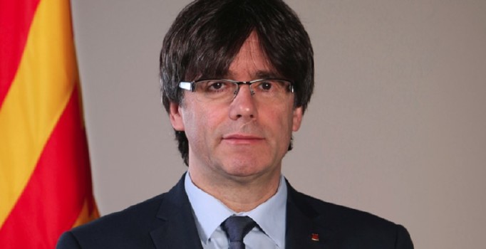 Son dakika! Görevden alınan Katalan lider Carles Puigdemont'tan ilk açıklama!