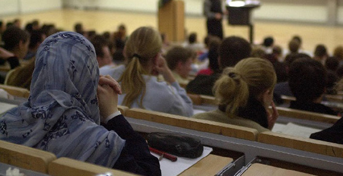 Almanya'daki üniversitede ırkçılık skandalı