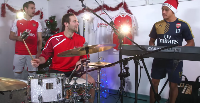 Arsenal'li futbolcular Petr Cech, Alexis Sanchez ve Nacho Monreal'den müzik ziyafeti