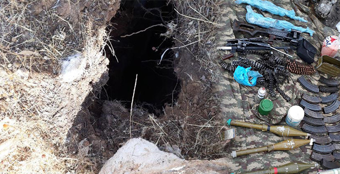 Diyarbakır'da PKK'nın silah ve malzemeleri ile 1 ton 661 kilo esrar ele geçirildi