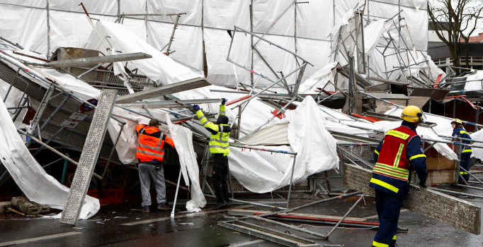 Herwart kasırgasında 3 kişi hayatını kaybetti