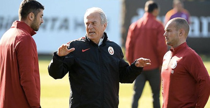 Mustafa Denizli iki golcü istiyor