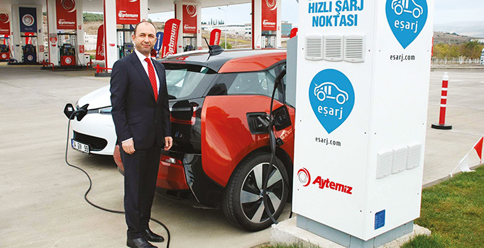 Sen kahveni içerken aracın şarj olsun