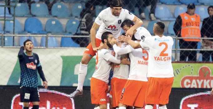 Çaykur Rizespor Başakşehir'i 2-1 yendi