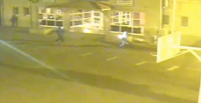 Diyarbakır'da PKK'lı teröristlerin okul yakma anı kamerada