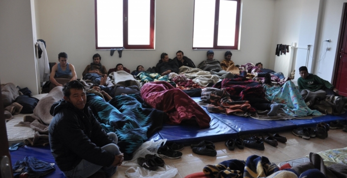 'Banker Bilo' gerçek oldu: 50 göçmeni İstanbul diye Karoçan'a bıraktılar