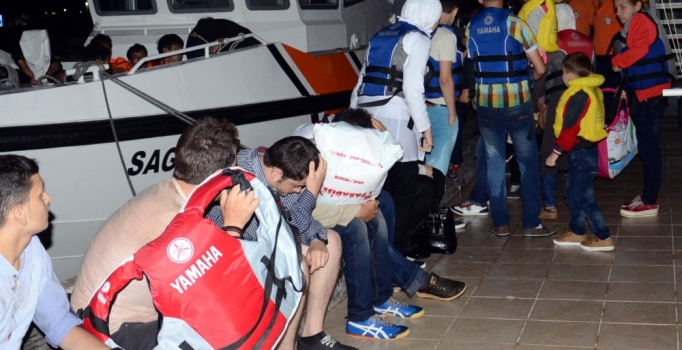 Hız teknesinde 16 kaçak yakalandı