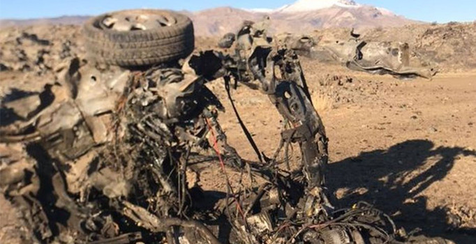 Yakalanacağını anlayan teröristler araçtaki bombayı patlattı