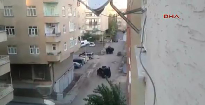 Son dakika! Diyarbakır'da PKK'nın hücre evine baskın: 1 terörist öldü, 1 şehit
