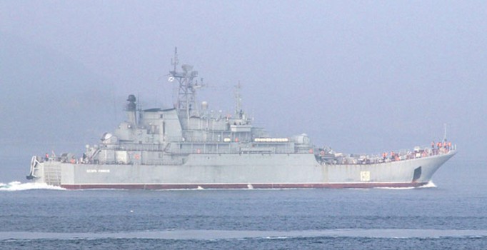 2 Rus askeri gemisi Çanakkale Boğazı'ndan geçti